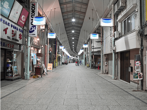 イメージ：本通商店街の店舗が並んでいる様子